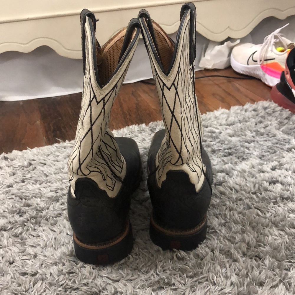 Boots - Picture 2 of 4